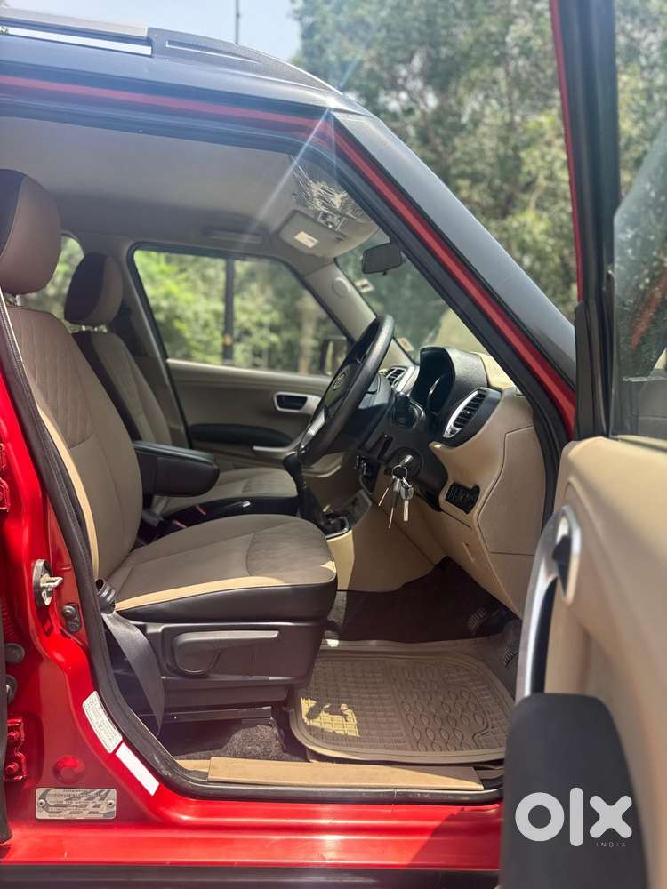 Mahindra Tuv 300 T10 Dual Tone, 2019, Diesel