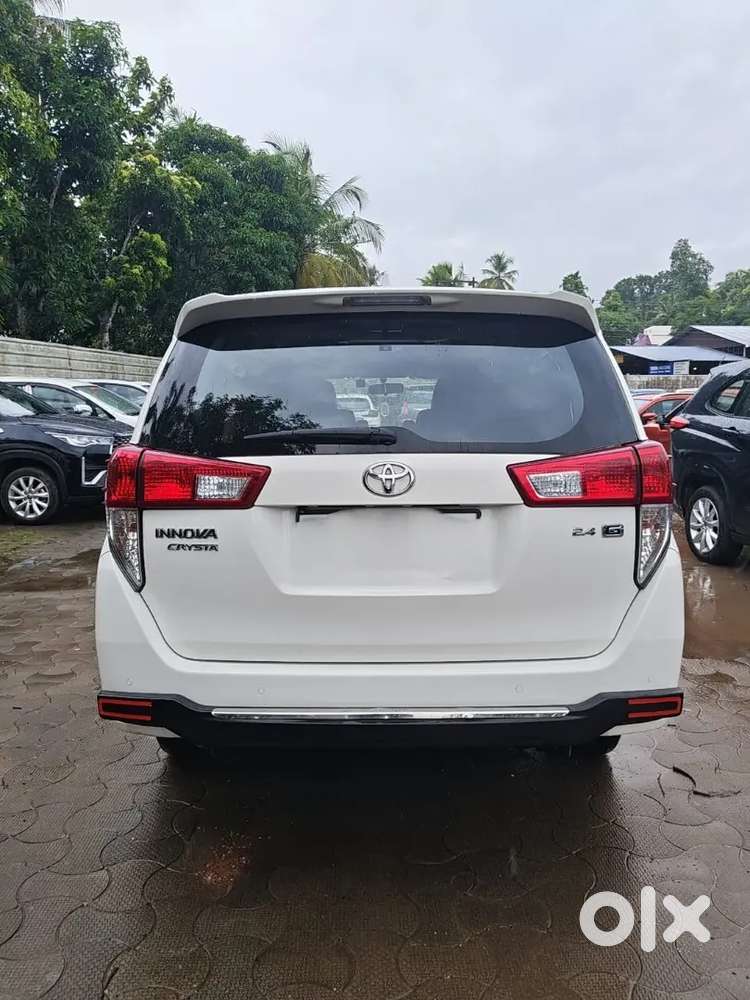 Innova Crysta 2.4 G At