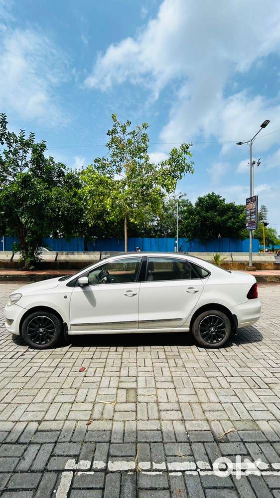 Skoda Rapid Elegance 2016 Petrol