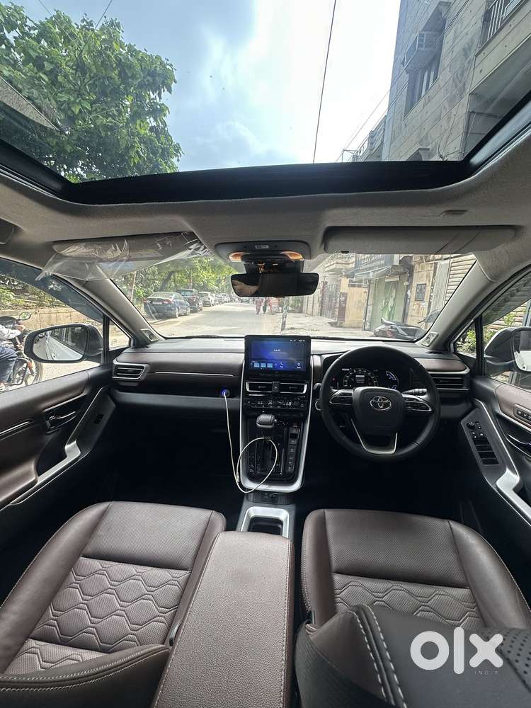 Toyota Innova Hycross 2.0 Zx (o) Hybrid 7 Str, 2025, Petrol