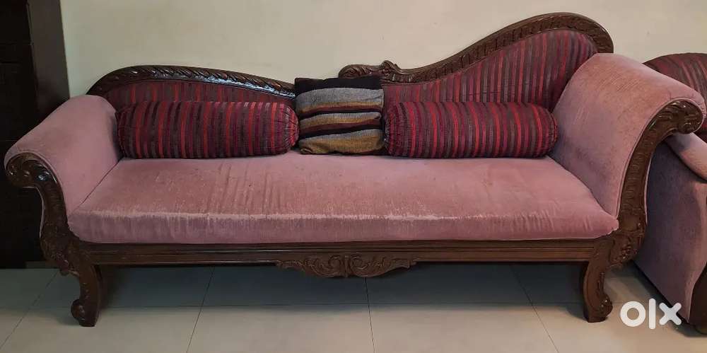 Diwaan set with 3 to 4 people seater