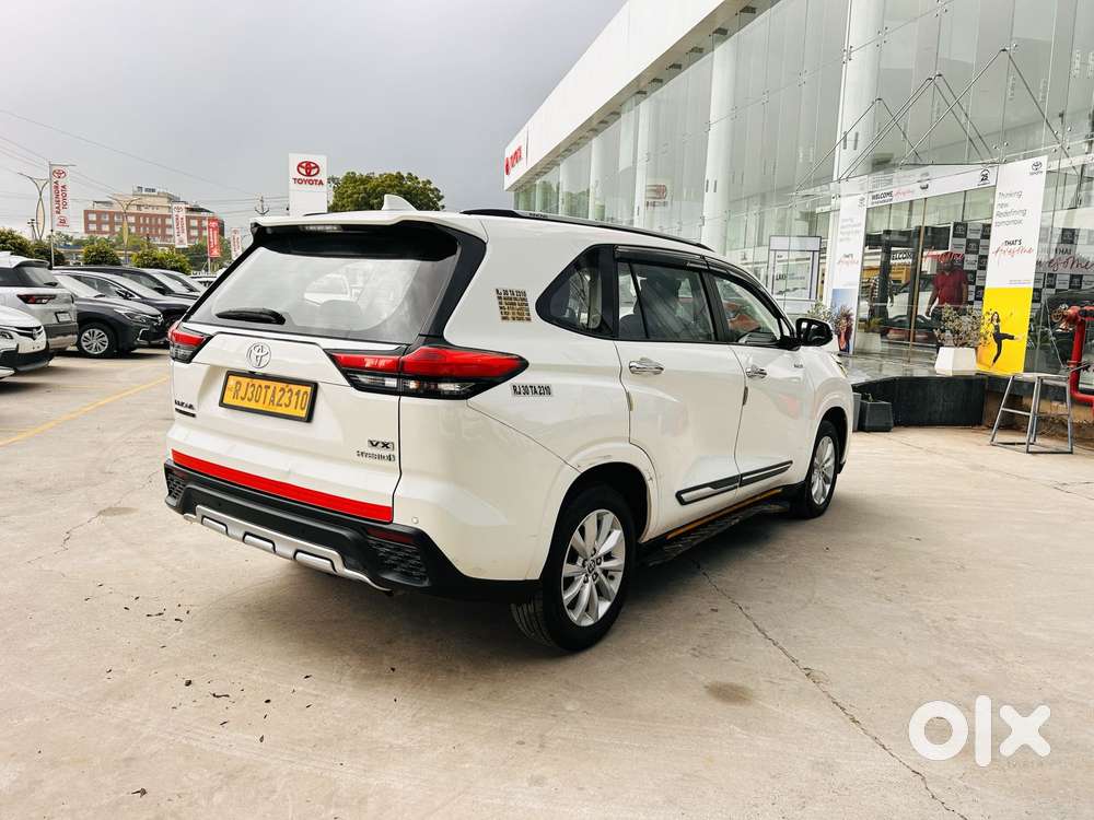 Toyota Innova Hycross 2.0 Vx Hybrid 8 Str, 2023, Petrol
