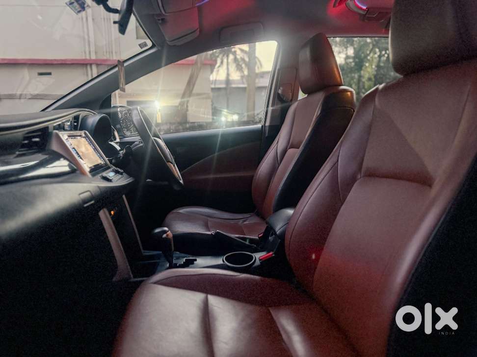 Toyota Innova Crysta 2.8z Automatic, 2016, Diesel