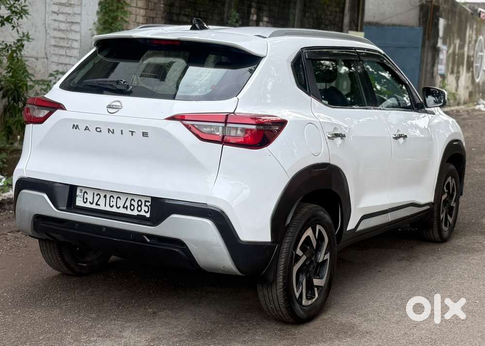 Nissan Magnite 1.0 Xv Premium, 2022, Petrol