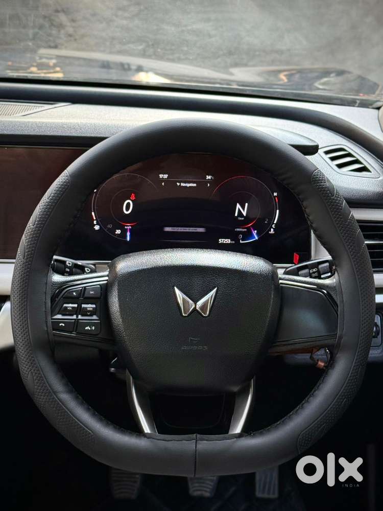 Mahindra Xuv700 2.2 Ax 5 Diesel At 7 Str, 2022, Diesel