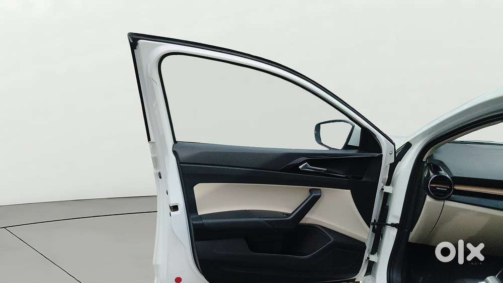 Skoda Slavia Style 1.0l Tsi Mt, 2022, Petrol