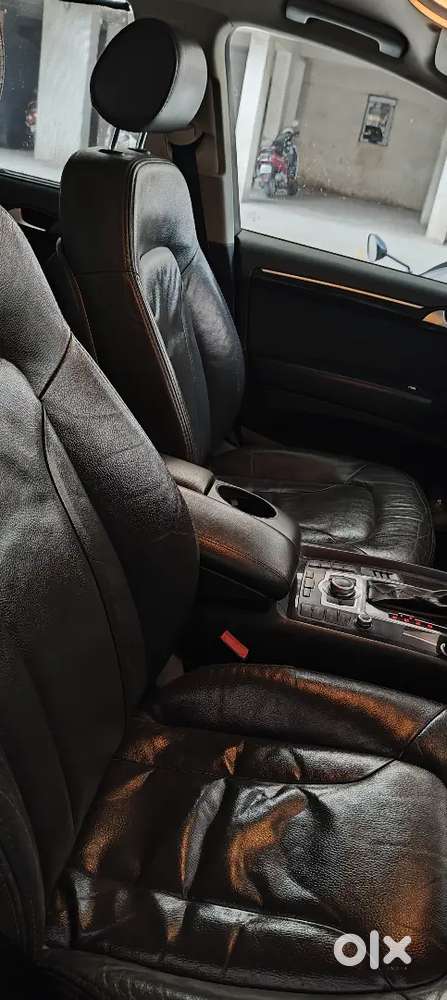 Audi Q7 (mint Condition)