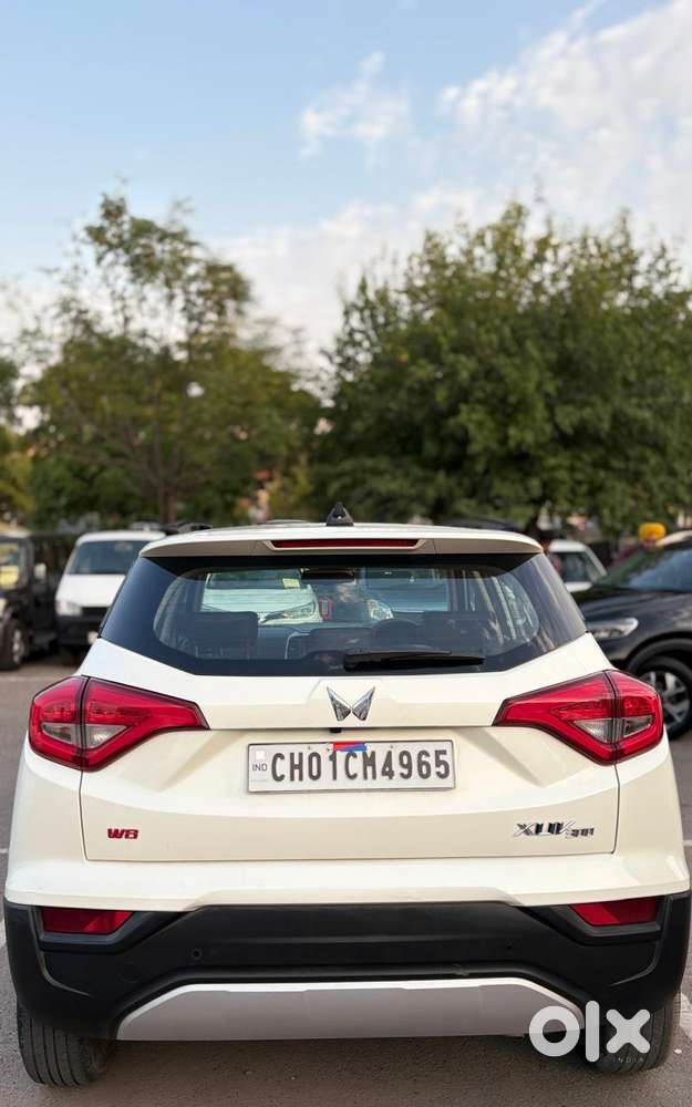 Mahindra Tuv 300 T8, 2022, Petrol