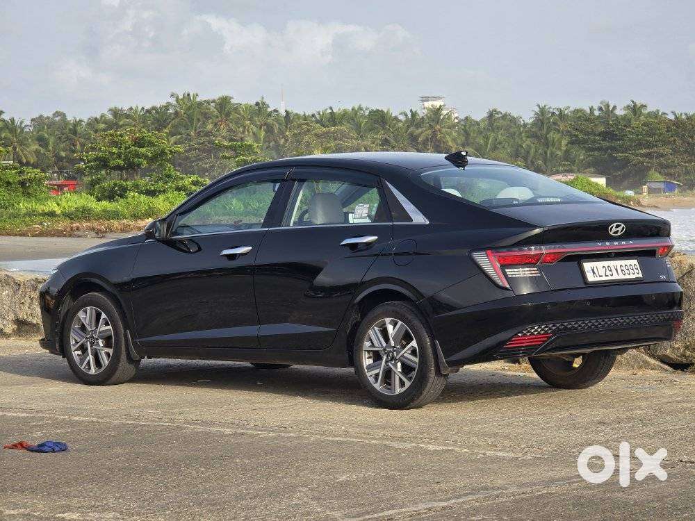 Hyundai Verna 1.5 Sx Ivt, 2023, Petrol