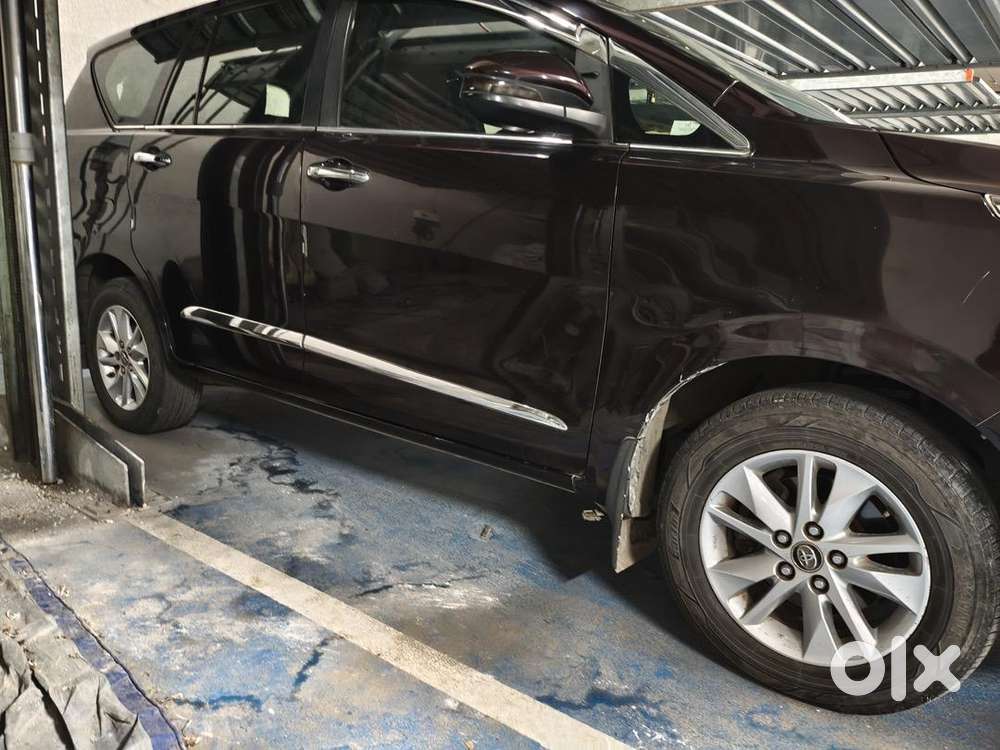 Innova Crysta 2.4 V , Manual