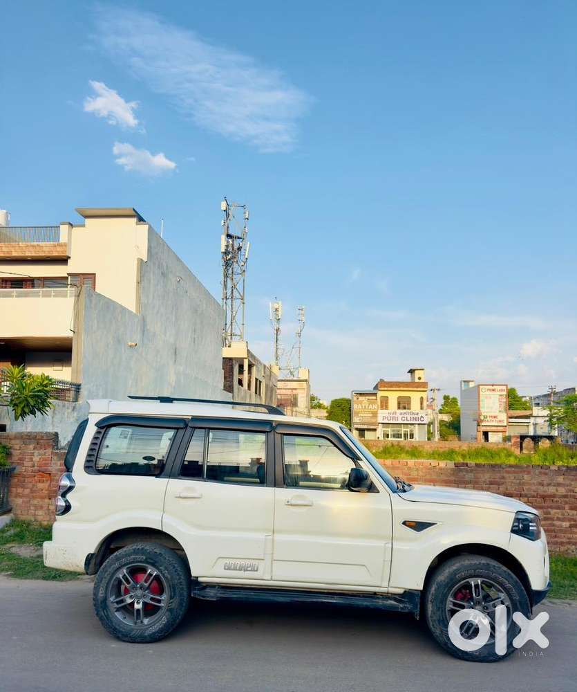 Mahindra Scorpio 2017 S10 Top Model