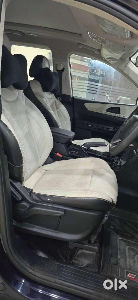 Mahindra Xuv700 2.2 Ax 5 Diesel At 7 Str, 2024, Diesel