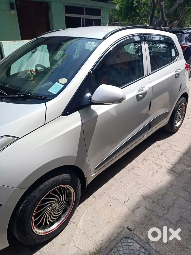 Hyundai Grand I10 1.2 Crdi Sportz Dual Tone, 2015, Diesel