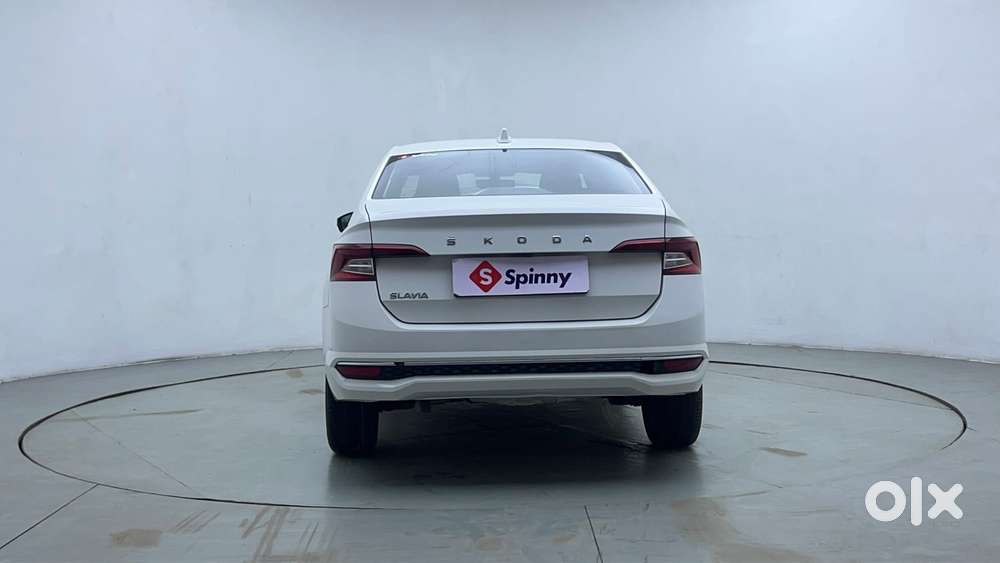 Skoda Slavia Style 1.0l Tsi At, 2022, Petrol