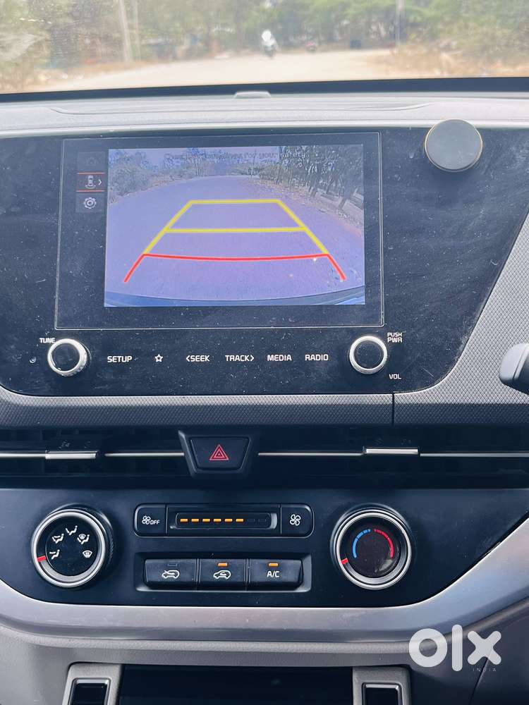 Kia Carens, 2023, Petrol