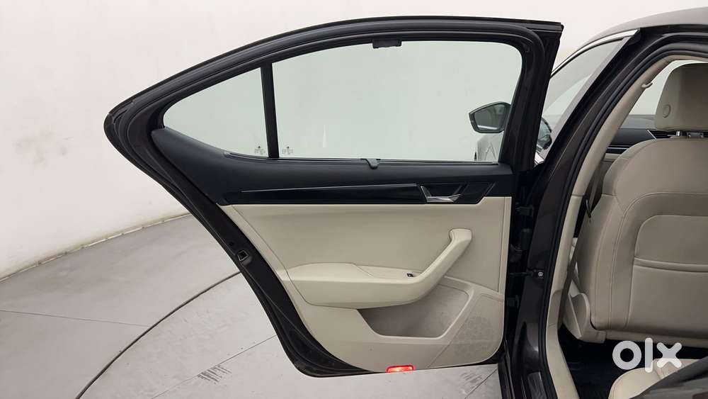 Skoda Superb Lk 1.8 Tsi At, 2016, Petrol