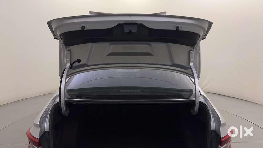 Skoda Slavia Ambition 1.0l Tsi At, 2022, Petrol