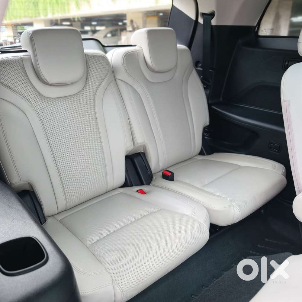 Mahindra Xuv700 Ax7l 6 Str At, 2025, Diesel
