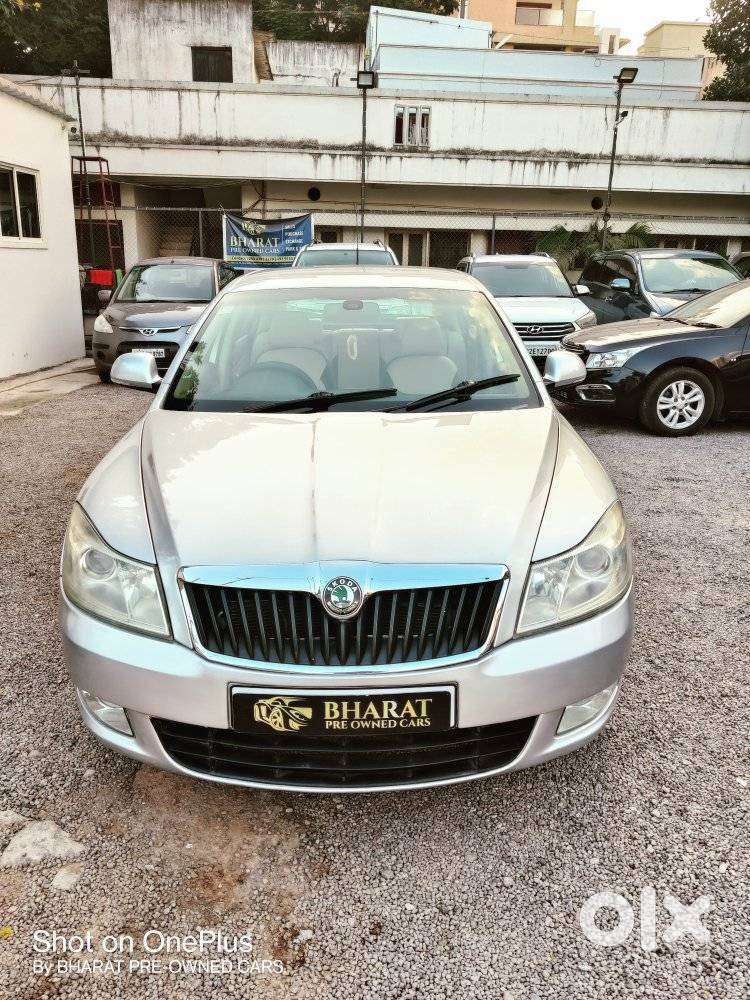 Skoda Laura Ambiente 2.0 Tdi Cr Automatic, 2010, Diesel