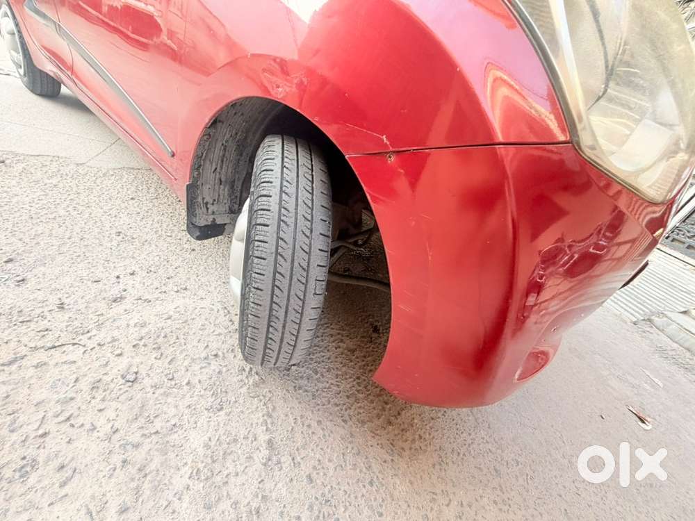 Hyundai Eon Dlite+ Red