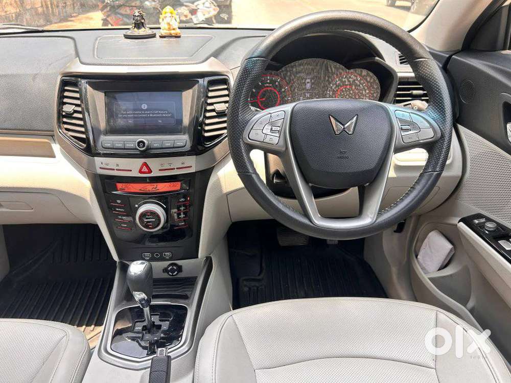 Mahindra Xuv300 1.2 W8 (o) Amt Petrol, 2023, Petrol