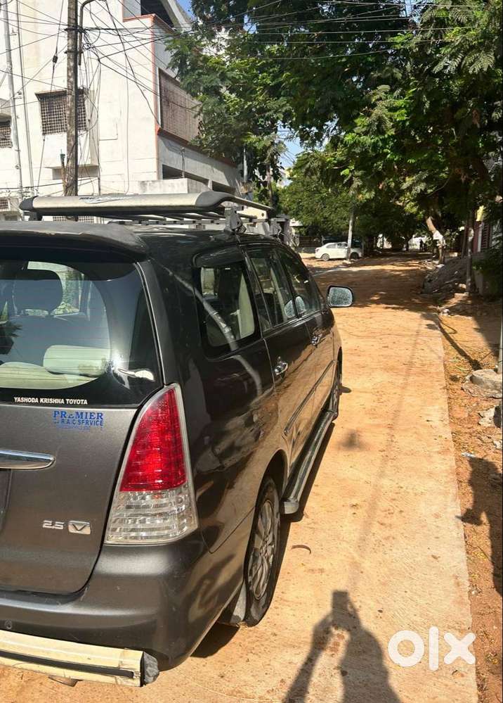 Toyota Innova 2.5v 2010 Model Resale