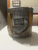 Large traveling set tiffin