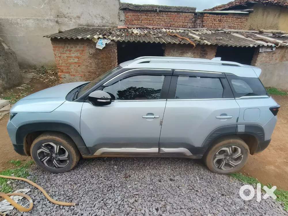 Maruti Suzuki Brezza Hybrid, Sleek 2023