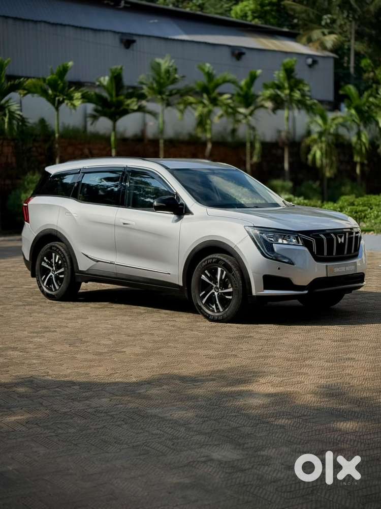 Mahindra Xuv700 2.0 Mx Petrol Mt 5 Str, 2022, Petrol