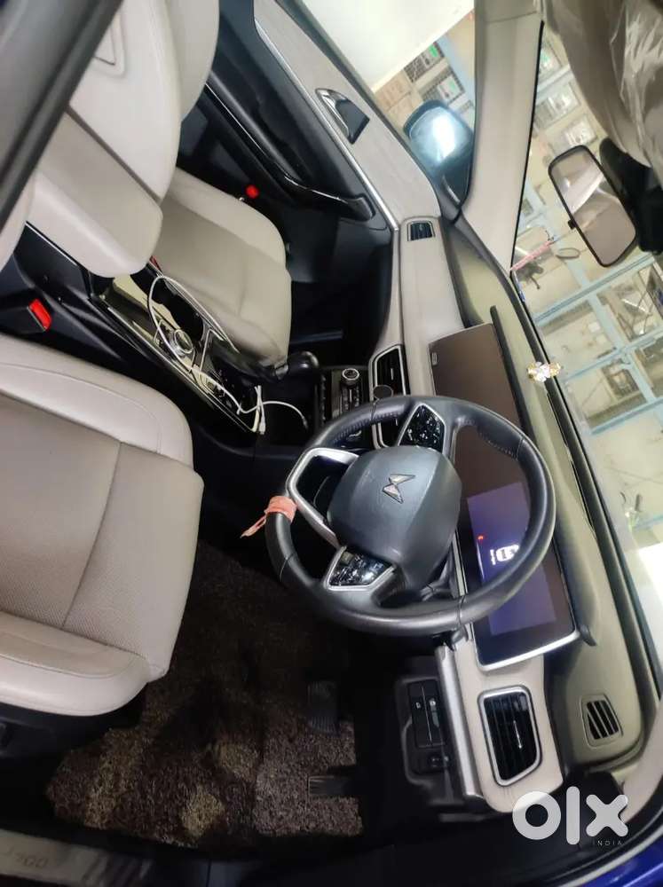 Mahindra Xuv700 2022 Petrol 47500 Km Driven