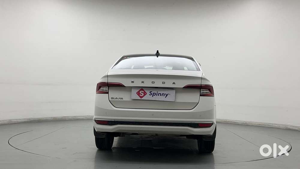 Skoda Slavia Style 1.0l Tsi Mt, 2022, Petrol