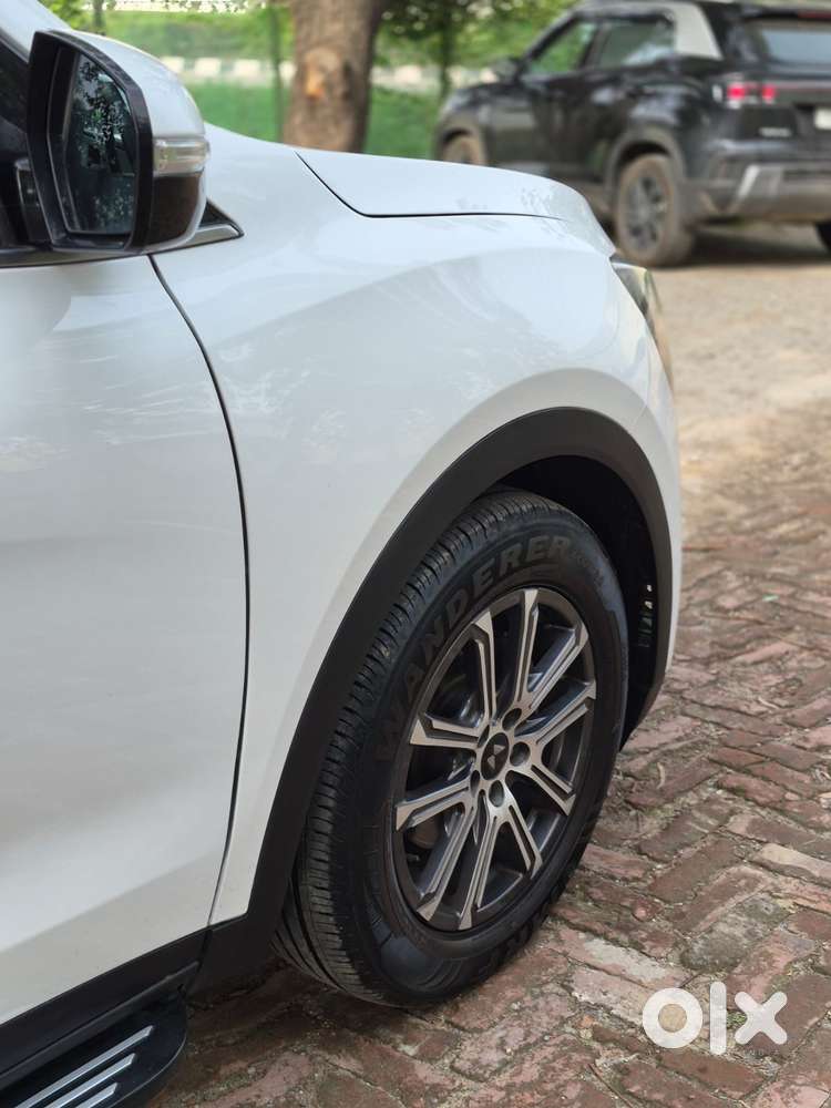 Mahindra Xuv700 2.0 Ax 7 Petrol At Str, 2024, Petrol