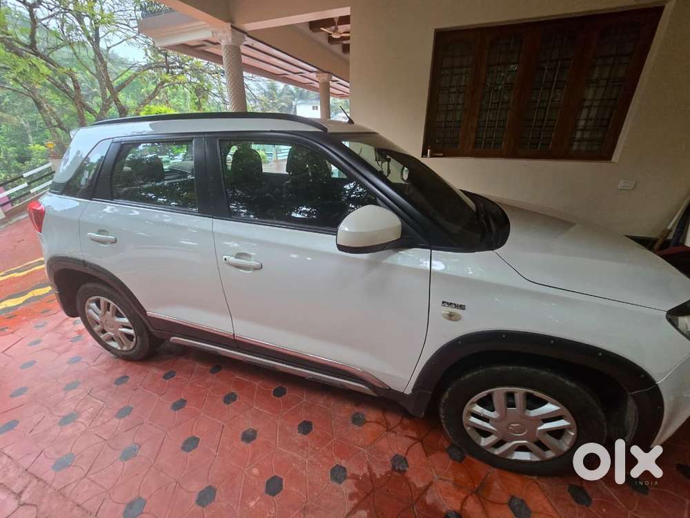 Maruti Brezza Vdi (o) | White | Diesel | Doctor Used | Well Maintained