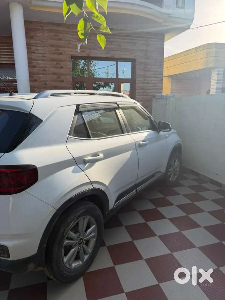 Hyundai Venue 2021 Petrol 39000 Km Driven