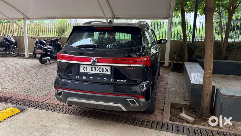 Mg Hector Plus Savvy Pro 1.5 Turbo Petrol Cvt 7 Str Dual Tone, 2023,..