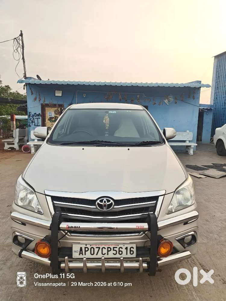 Toyota Innova 2015 Diesel 190000 Km Driven
