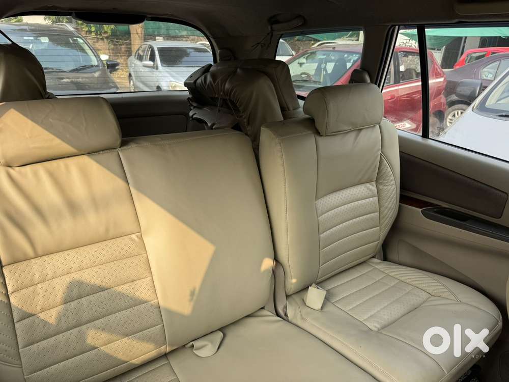 Toyota Innova 2004-2011 2.5 G4 Diesel 8-seater, 2006, Diesel