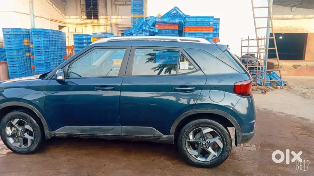 Hyundai Venue 2020 Petrol 70000 Km Driven