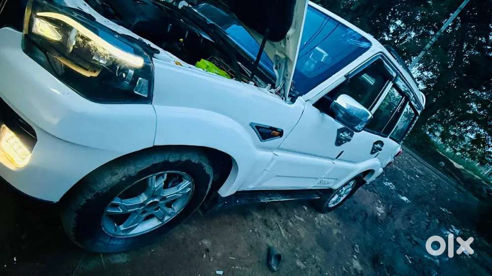 Mahindra Scorpio S6 Plus 2014 Diesel Manual