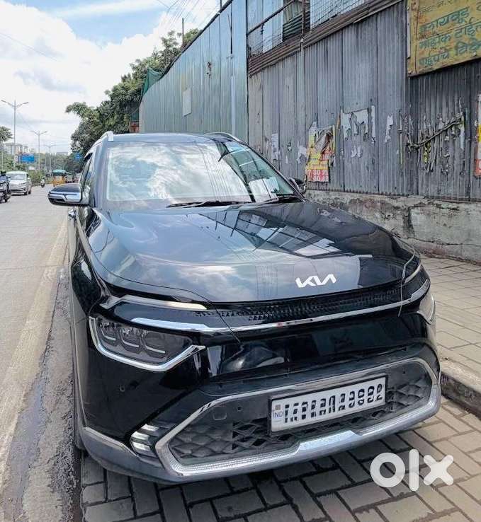 Kia Carens 2024 Petrol Well Maintained