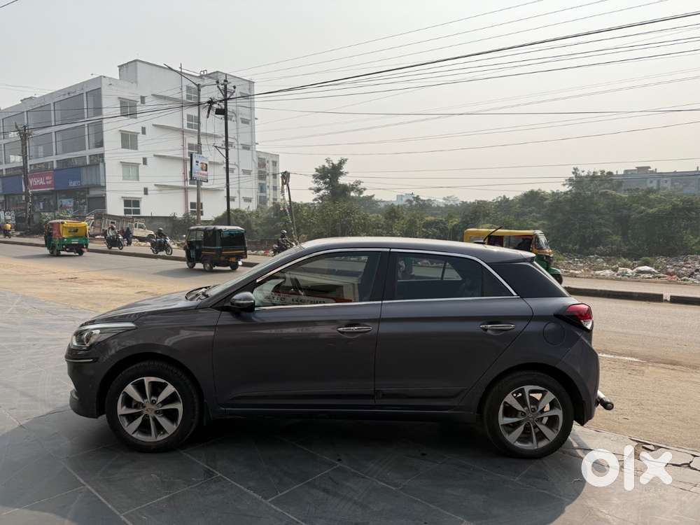 Very Less Driven Premium Hachback Well Maintained Top Model I20