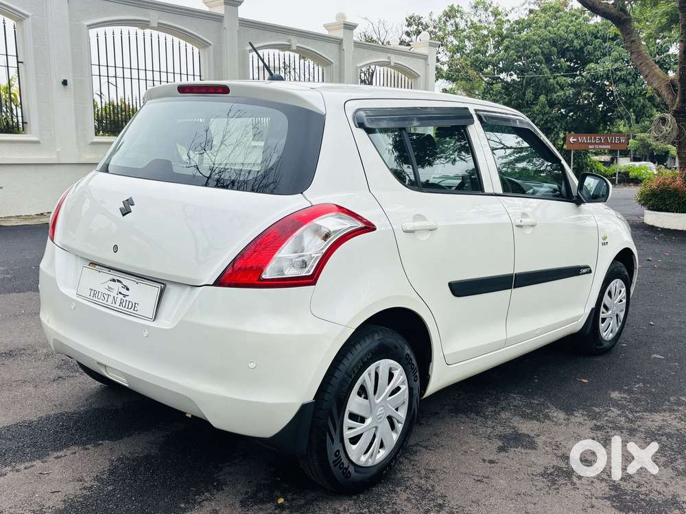 Maruti Suzuki Swift Lxi Optional-o, 2017, Petrol