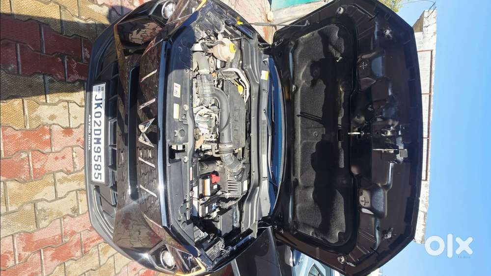 Mahindra Xuv 3xo Ax7 2nd Top Model 2024