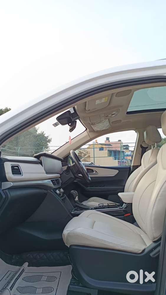 Mahindra Xuv700 2.2 Ax 7 Diesel At Str, 2022, Diesel
