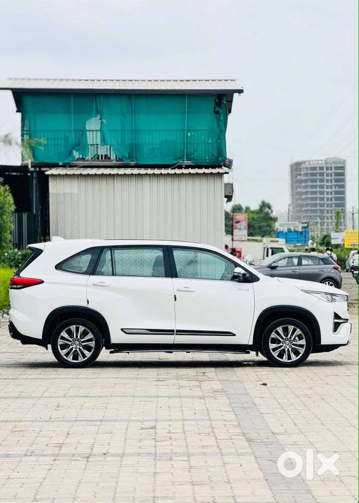 Toyota Innova Hycross, 2023, Petrol