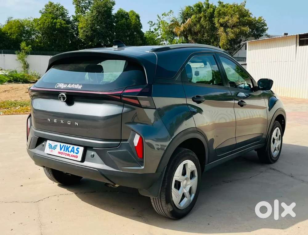 Tata Nexon Pure (s) 1.2 Petrol 6amt, 2024, Petrol