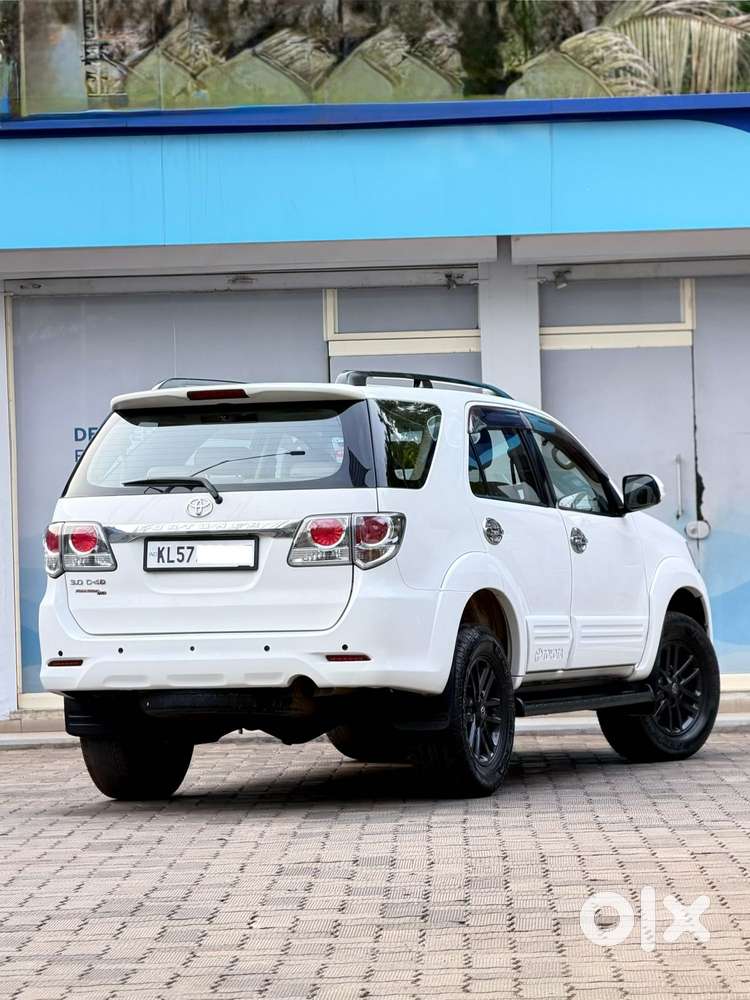 Toyota Fortuner 4x4 Manual Limited Edition, 2015, Diesel
