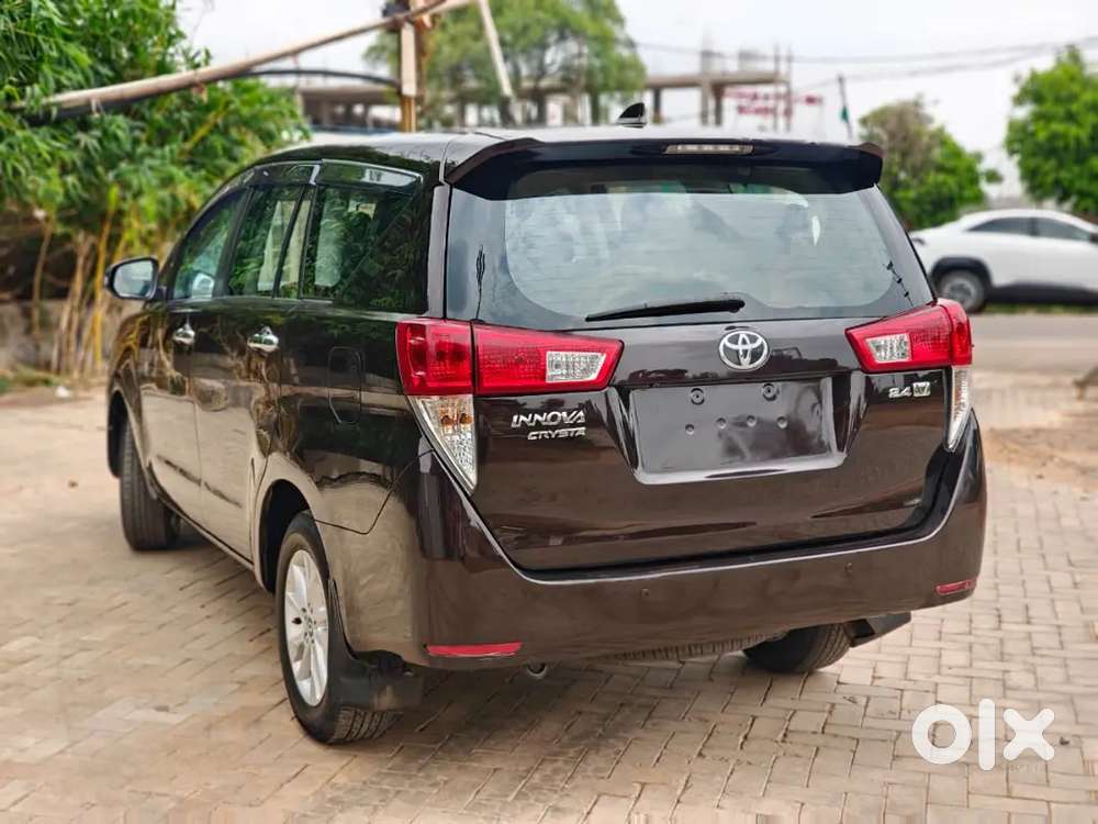 Toyota Innova Crysta 2.4 V Manual 2017