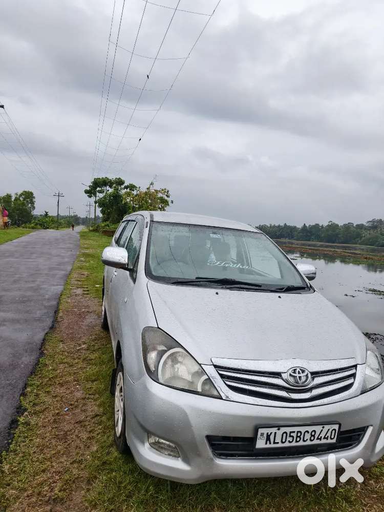 Toyota Innova 2010