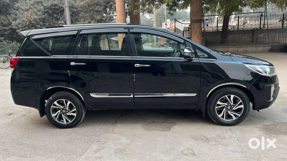 Toyota Innova Crysta 2.4 G Mt 7 Str, 2022, Diesel